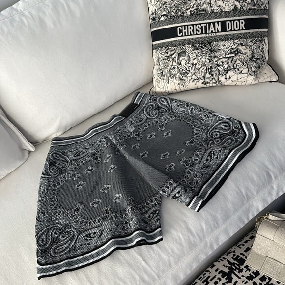 AMIRI Men’s Bandana Basketball Shorts - Picture 9 of 13